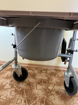Toaletní křeslo na kolečkách - gramofon - 6