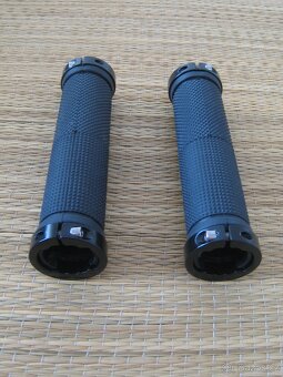 Nové gripy s objímkami MEROCA Competition Lock-On Grips - 6