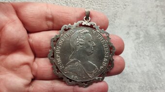 Velká stříbrná mince - tolar Marie Terezie ve stříbrném rámu - 6