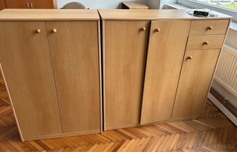Nábytek- skříně, stůl, knihovny - 6