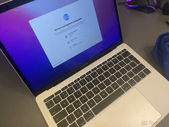 MacBook Pro 13.3" (2017) – 2,3 GHz i5, 8GB RAM, 250GB SSD - 6