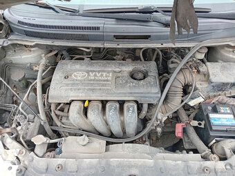 Toyota Corolla Verso 1.8 ( 1ZZ - FE ) 99kW r.2002 šedá na ná - 6