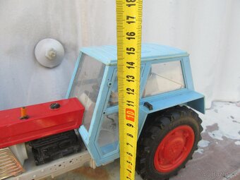 Nabízím starý model traktor Zetor. Nekompletní. Na ND. Předn - 6