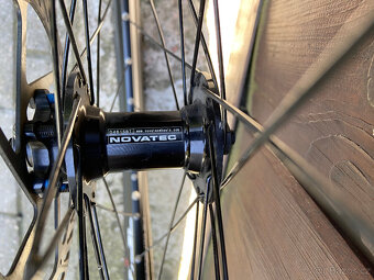 Zapletená kola 27,5" Remerx-Novatec-Schwalbe, RU - 6