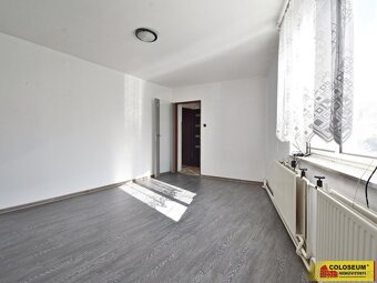 Komňa, RD 5+2, terasa, sklepy, garáž - rodinný dům - 6