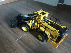 LEGO technic 42030 - VOLVO L350F - 6
