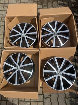 ORIGINÁL Alu Volkswagen Cascavelle R17, 5x120 - TOP STAV - 6