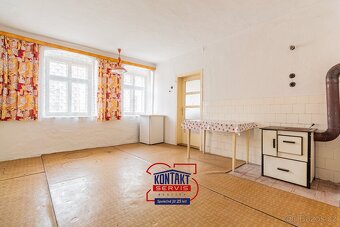 Prostorný rodinný dům 3+kk s větší zahradou v Trhových Svine - 6