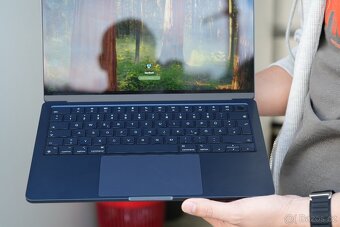 MacBook Air 13 M3 16GB/256 Jako Nový - 6