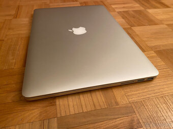 Prodám MacBook Pro 15” Mid 2015, i7 2.2 GHZ, 16 GB RAM, 500 - 6