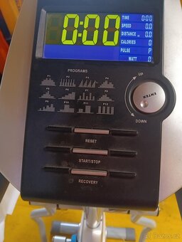 Špičkový eliptický trenažer Energetics ET312 - 6