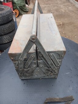 Stary zelezny box na nářadí - 6