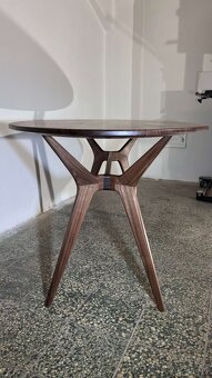 Designový stůl z amerického ořechu - 6