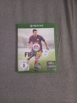 Xbox One S + Fifa 15 + EAFC 24 + Bily Ovladač - 6