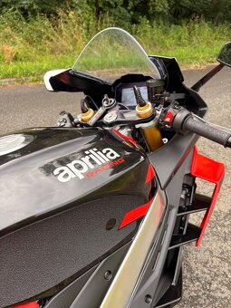 Aprilia RSV4 FACTORY - 6