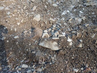 kamenitá hlína, kameny, zemina - 6