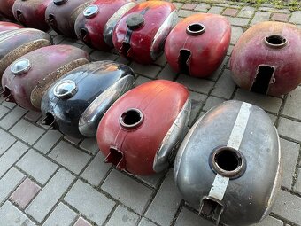 Predám NÁDRŽ JAWA 250 350 panelka s bočnými krytmi - 6