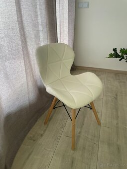Masivní jídelní stůl + jídelní židle - 6