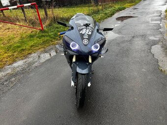 Yamaha R1 - 6
