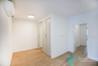 Pronájem, byt 2+kk se zahrádkou, 71m2, Na Moklině, Praha 17 - 6