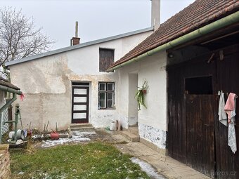 Rodinný dům 3+1 se zahradou v klidné části obce Třebenice - 6