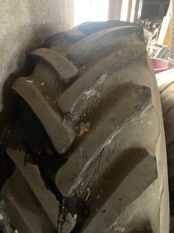 Prodám pneu včetně disku rozměr 610-665 231-26 - 6