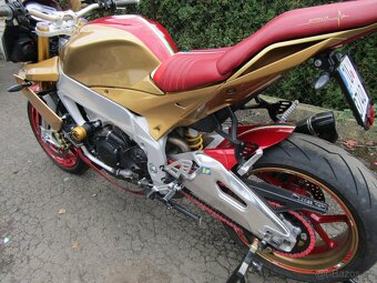 Aprilia Tuono V4 - 6