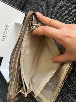 Peněženka Guess s monogramem - 6