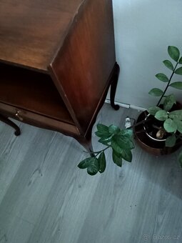 Starožitný malý stolek,komodka - 6