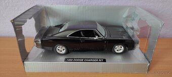 Modely aut 1/24/25 - New Ray - 6