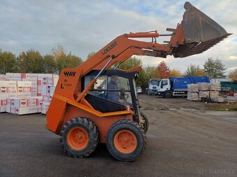 Locust L 1203 smykový nakladač - 6