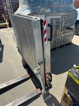 Nájezdová invalidní rampa mechanická 450 kg nosnost - 6
