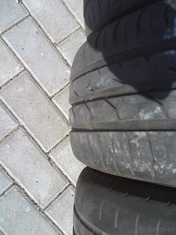prodám pneu 205/60 r 15  Continental - 6