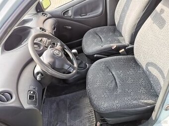 Toyota Yaris r. 2004 - 6