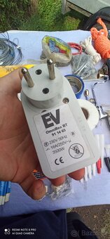 Zbytky stavebního materiálu a různých věcí - 6