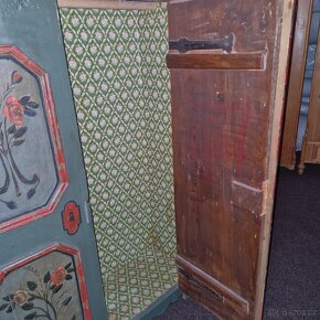 Starožitná skříň malovaná - 6
