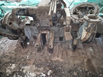 Přední náprava, zadek, meziskříň na Fortschritt ZT 303, 323 - 6