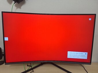 Prohnutý 32" 4K monitor Samsung U32R590 - 6