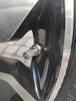 Prodám alu 17 5x114,3 ET 45 letní pneu 215/65/17 - 6
