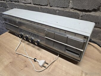 Staré rádio Hitachi - 6