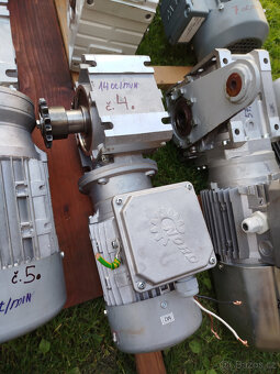 elektromotory s převodovkami - 6