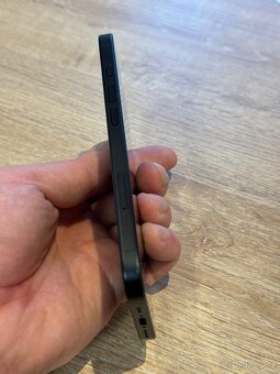 iPhone 16 Cerny 256GB + OtterBox Statement (Zaruka) - 6
