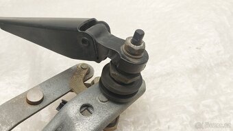 VW Transporter T4 – Stěrač dveří kufru 701955711 - 6