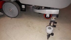 Podlahový mycí stroj Comac Simpla 65 BT s vl.pojezdem - 6