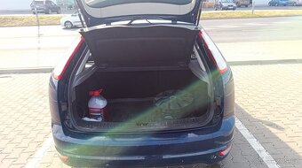 Ford Focus 1.4 benzín - 6