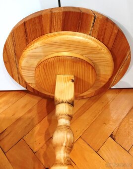 Květinový stolek na vysoustružené noze přírodní - 6