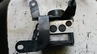 Ford Escort - orig. sání a modul ABS, nádobka na 1.6 16V - 6
