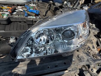 Dvě levé přední světla Mercedes w204 předfacelift / facelift - 6