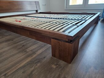 Manželská postel z masivu + stolky, prodloužená délka 210cm - 6