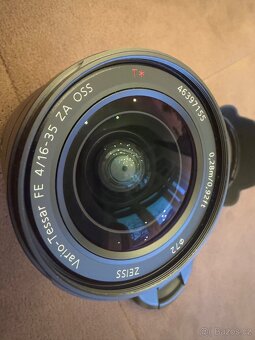 Sony Zeiss 16-35 mm f/4 ZA OSS širokoúhlý objektiv - 6